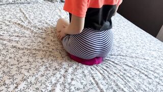 Solo babe in socks plays with her pussy on webcam