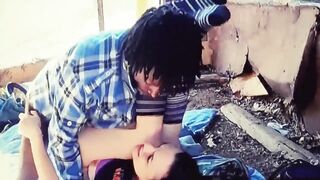 Baise en exterieur et creampie, brune en chaleur avec un etranger noir