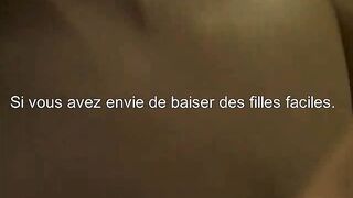 Belle femme aux gros seins joue avec elle meme nue sur webcam