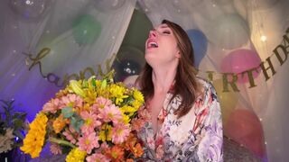 SneezeGoddess - Birthday Sneeze Fit