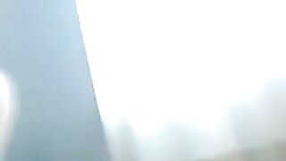 Hot Babe fucks her pussy and squirts