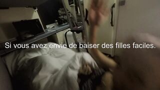 Mariah Leonne s'empare de la bite d'un inconnu