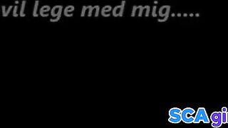 Dansk amatør leger med dildo