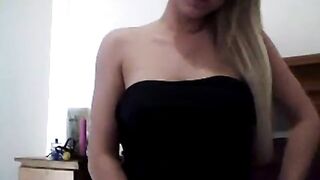 Pregnant babe masturbates on webcam