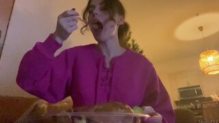 MissIvyDoll - Mommy Eats Dinner