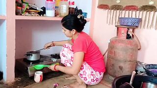 Tight Desi Bhabhi in Saree