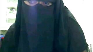 Big-Tit Swiss Hijabi Amateur