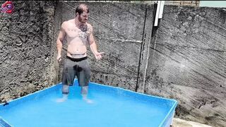 hot threesome fuck in the pool