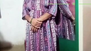 Indian hot bhabhi for cock for her hard ass fingers and pussy in dildo kar orgasm sukh ho gayi hindi