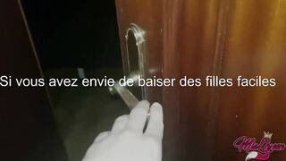 Plaisirs de sexe amateur avec une teen de 18 ans en lingerie