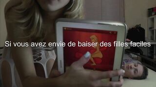 Blonde faisant une position sexuelle etrange avec son petit ami avec creampie