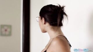 Crazy fan ends up being facesitted by pornstar Abella Danger