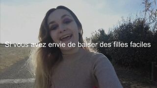 Francaise s exhibe et se masturbe dehors avec un gode multicolore