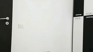 Blonde Housegirl Offers Full Service in Hotel for Cash