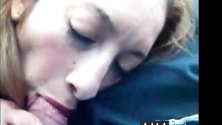 Je fais une pipe à un inconnu dans le train