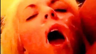 Svensk amatör Saras stora titblåsning och ansiktsbehandling