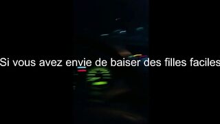 Sexe dans la voiture la femme a une liaison avec un autre homme