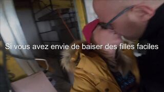 Pris par une camera cachee une bombe blonde en train de baiser