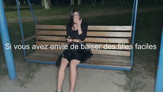 Un couple de voyeurs baisent la nuit dans un lieu public