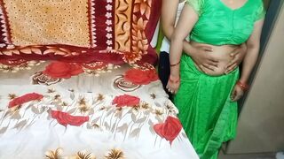 Indian beautiful bhabhi removed her saree.