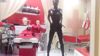 Kylies Latex Webcam Show: BDSM Fun im Studio
