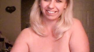 Big-Titted Blonde BBW on Webcam