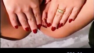 Blond svensk tjej onanerar solo