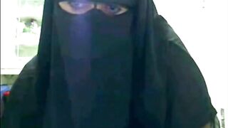 Big-tit Swiss Hijabi Amateur