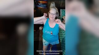 Sexy MILF Does Morning Naked Yoga!