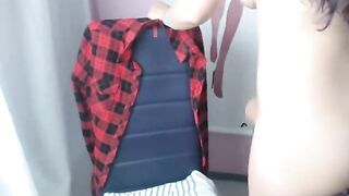 Amateur Girl Masturbates and Squirts on Webcam