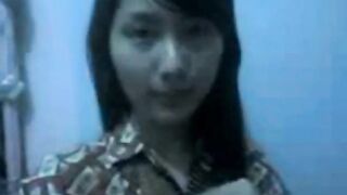 Indonesian Amateur Asian Teen Shows Her Body