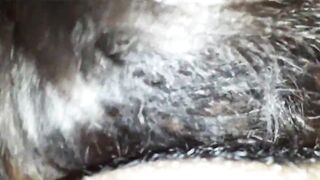 Tia brasileira amadora dá blowjob num pau pequeno