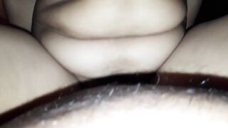 Tia brasileira amadora dá blowjob num pau pequeno