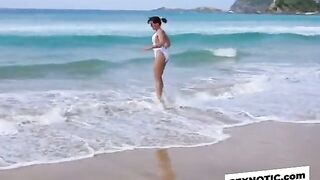 Sunbathing MILF Amateur Video