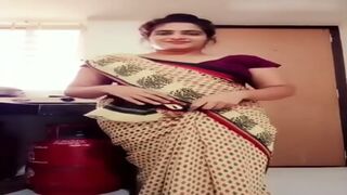 Beautiful Hot Bhabhi Showing Nude In Kitchen