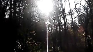 Deutsche MILF masturbiert allein im Wald