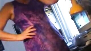 Äldre svensk amatör ger en avsugning till en äldre man