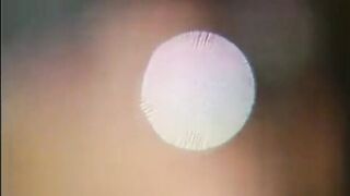 Vintage deutsche Schlampe nimmt es mit zwei großen Schwänzen auf