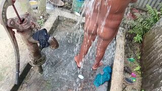 Desi bhabhi ne nahaya