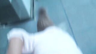 Lena Loch: öffentlicher Blowjob in Strumpfhosen