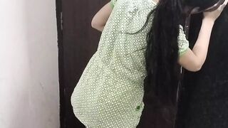 Bhabhi ko bathroom me ghus kar jabar dasti chod diya