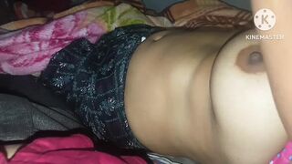 Soyi bhabhi ki chut me lund daal diya