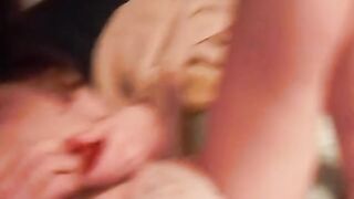 German Amateur mit großem Klitoris nimmt Dildo und spritzt