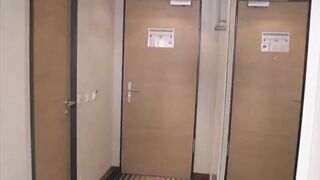 Deutsche MILF mit großen Titten gibt jungem Pizzaboten eine Belohnung