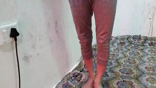 Indian bhabhi ko hotel me paise dekar le gya