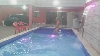 EITAAA I DON'T BELIEVE TAKING A BATH IN THE PJTX CASA POOL