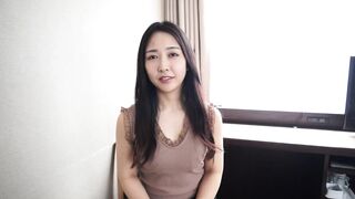 A037B05 A married woman with beautiful long hair. She eats the man with a refreshing smile. A demonic married woman who has been married for 4 years