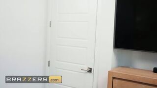 BRAZZERS - Hot Babe Sinatra Monroe Catches Lily Lou With A Dildo And Dominates Her In Bed