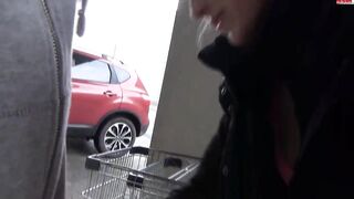 Blondine im Freien auf dem Parkplatz genommen!