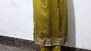 Gaao ki larki chod kar bur faad diya